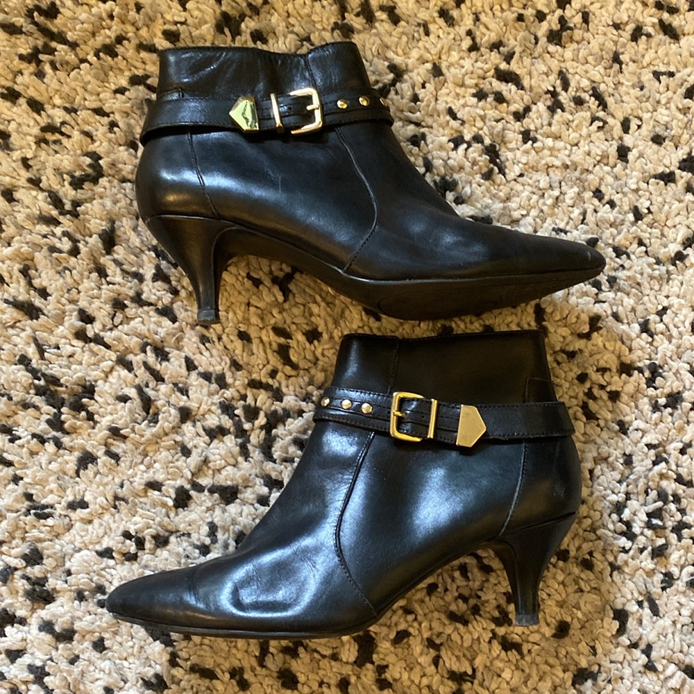 Ellen Tracy Black Leather Pointed Toe Ankle Boots Heeled Booties Size 7M